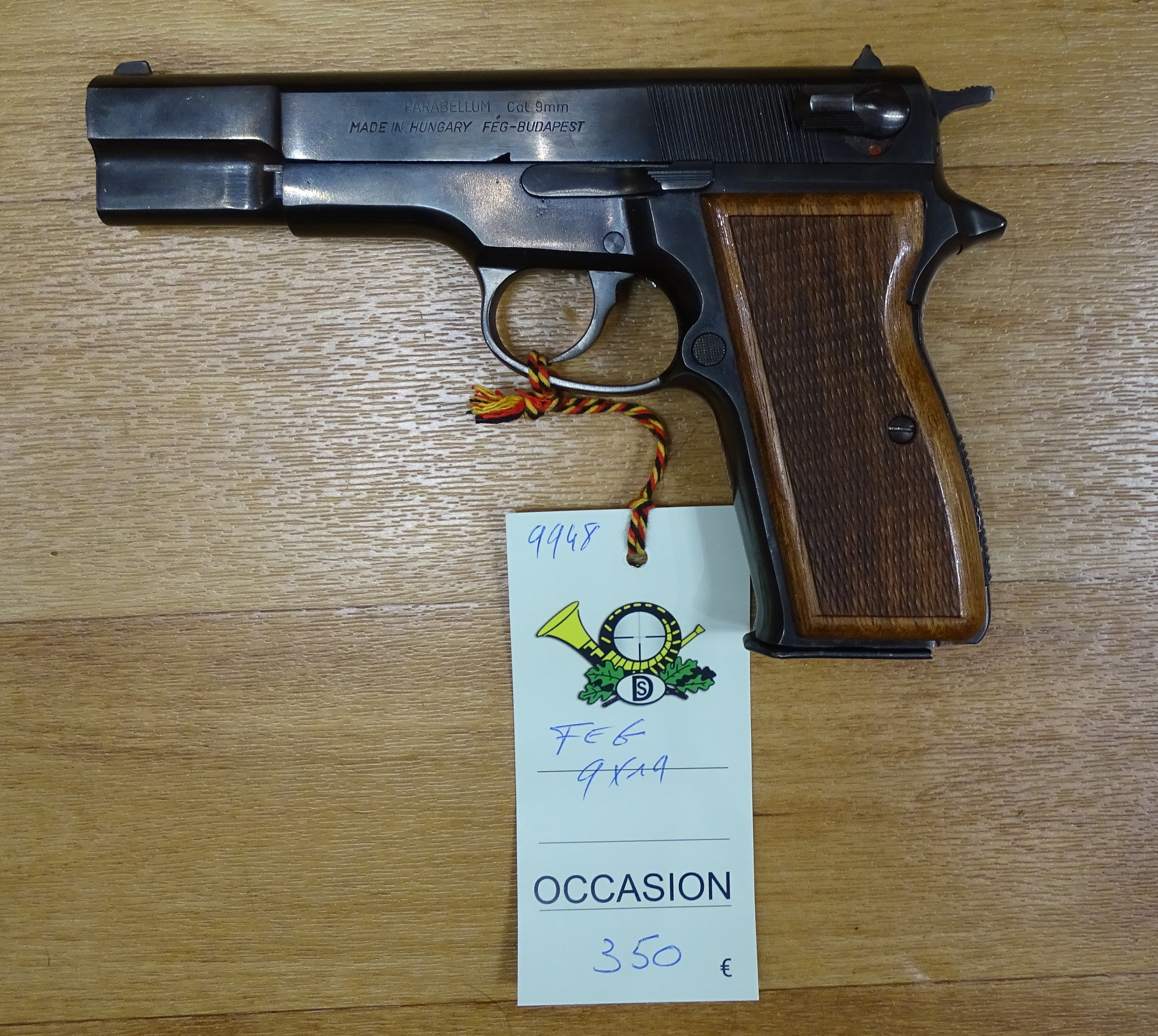 Pistolet FEG